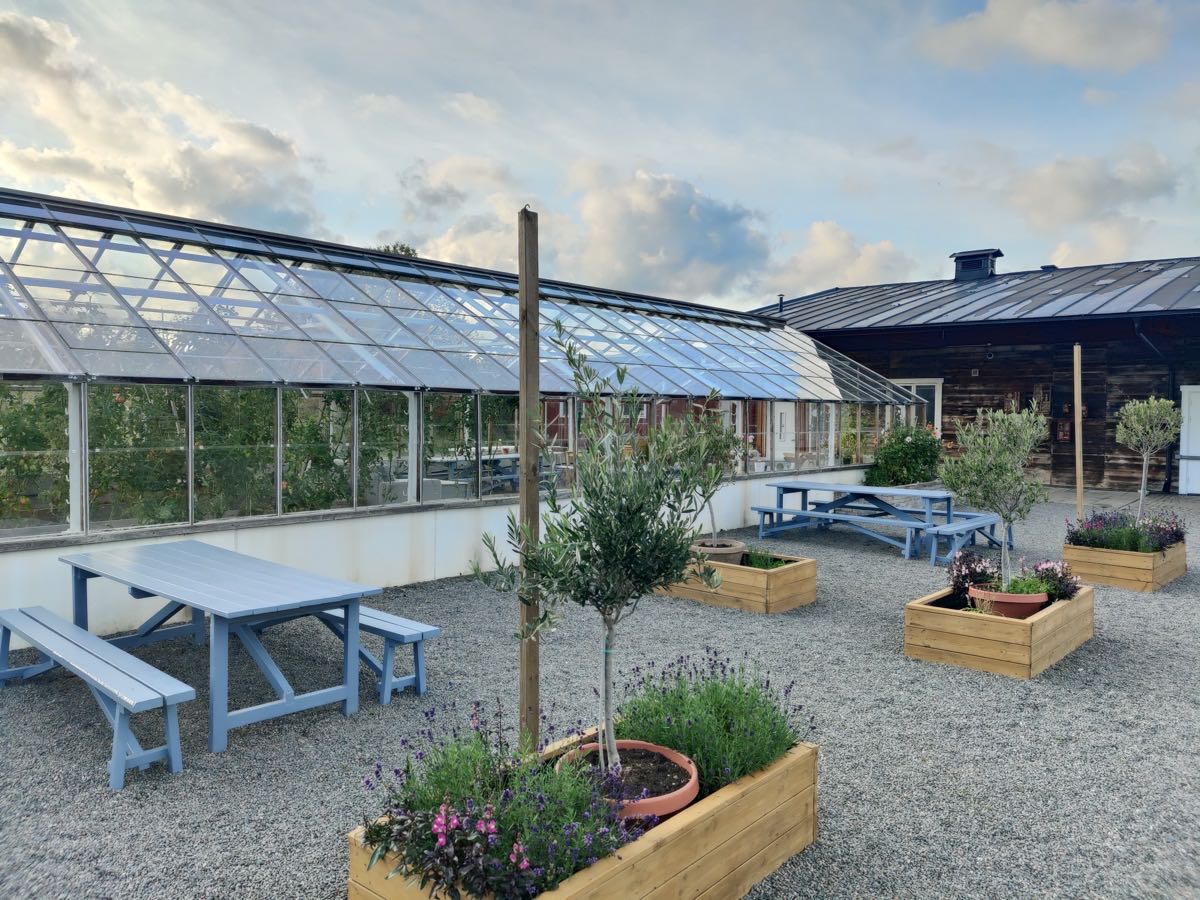 Framsidan av Lärjeåns kök och trädgårdar